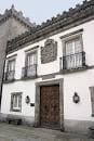 Detalle de la puerta principal y la fachada central del Pazo de Castrelos