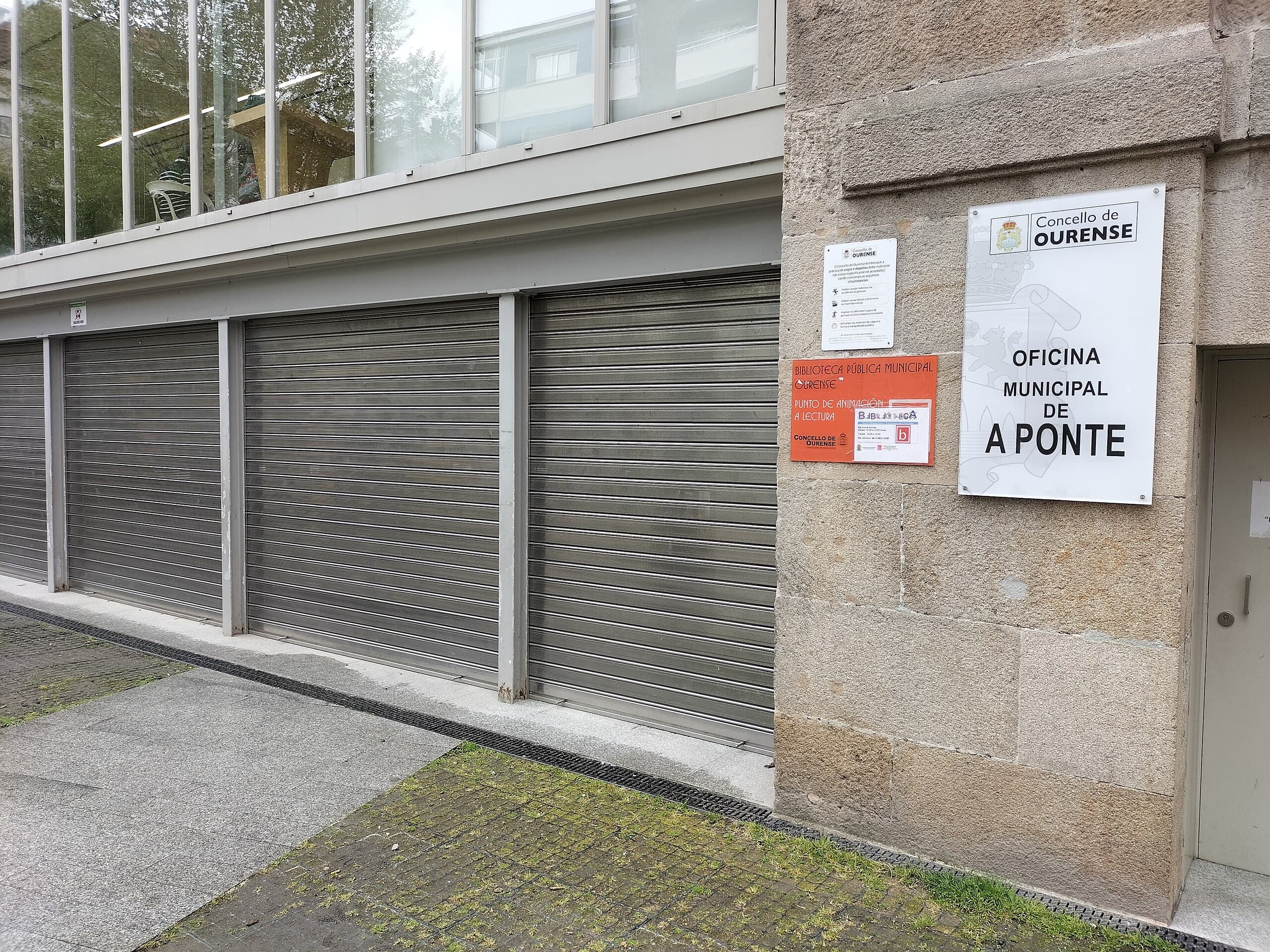 Vista exterior de la Biblioteca Pública Municipal de A Ponte en Ourense