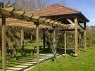 Pérgola de madera en el Área Recreativa A Magdalena