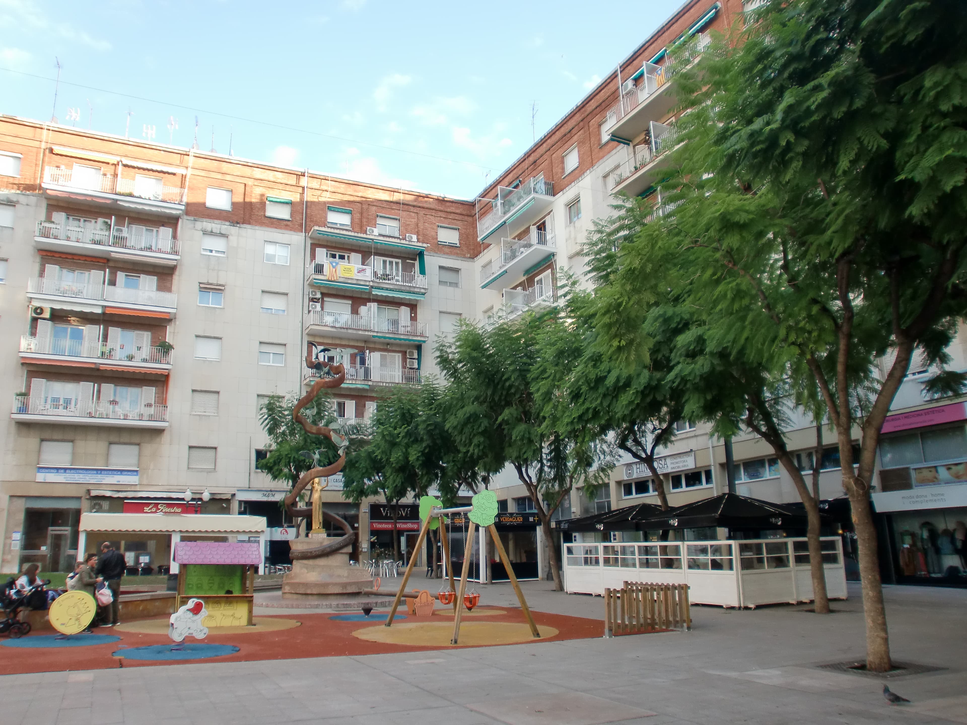 File:Plaça de Mossèn Cinto Verdaguer (Tarragona) 03.jpg ...