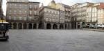 Vista general de la Plaza Mayor de Ourense con sus edificios porticados.