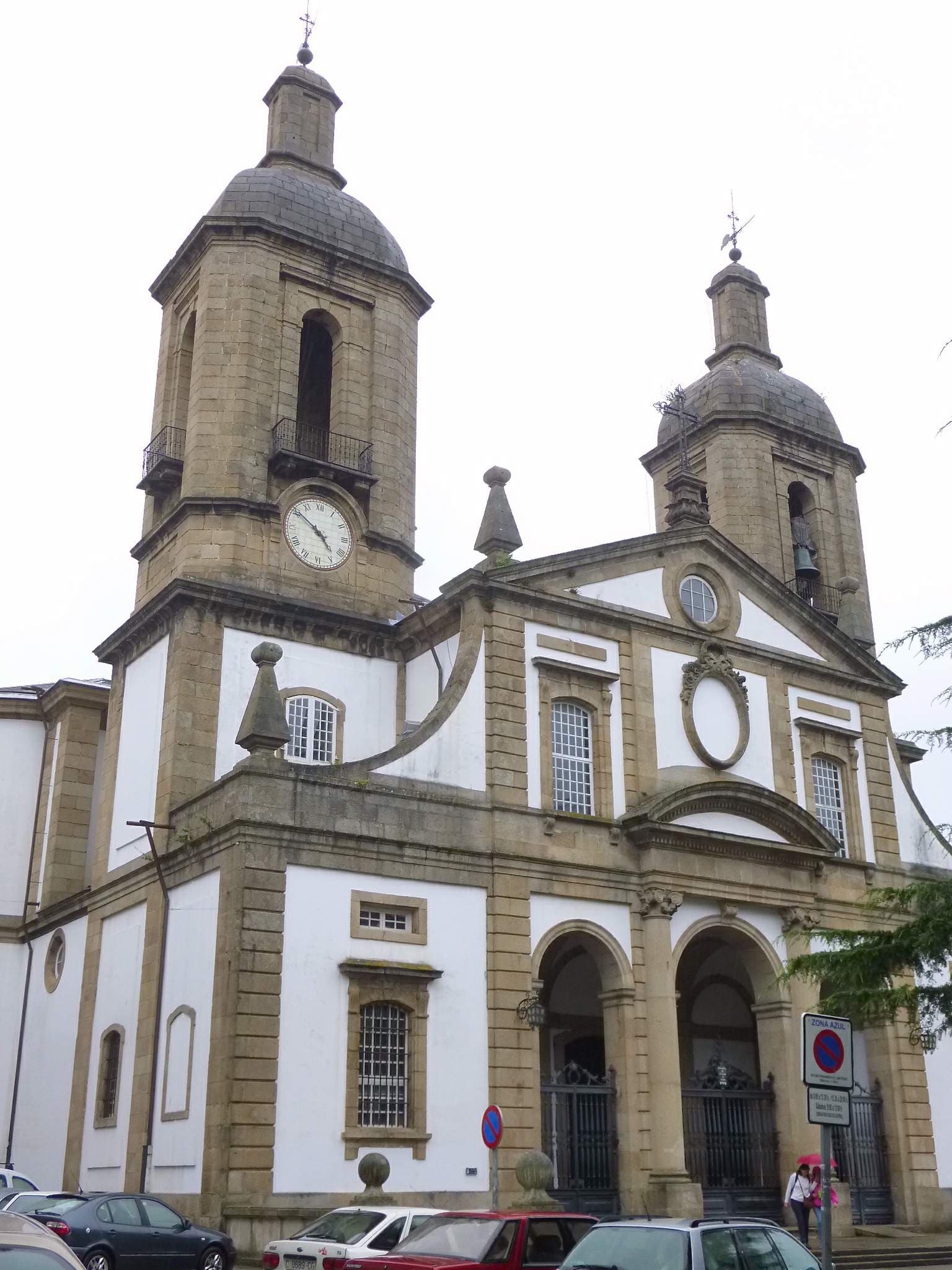 Vista exterior de la Concatedral de San Julián con sus dos torres campanario