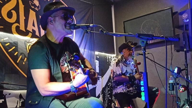 Los Juais Acoustic