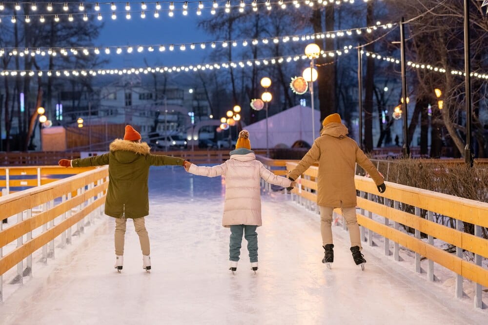 Pista de hielo y rampa de nieve en Vialia