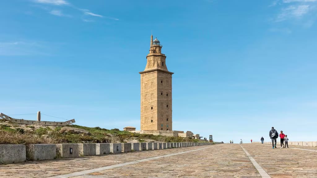 Fin de semana de recreaciones históricas, teatro y divulgación en la Torre de Hércules