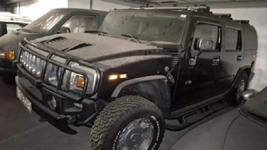 Subasta del Hummer de Sinaí Giménez