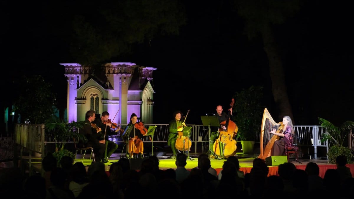 Concert per al Record. 40 anys al costat de les famílies