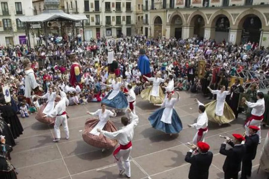 Jotaren estandarizazioa, sorkuntza eta askatasunaren arteko tentsioa