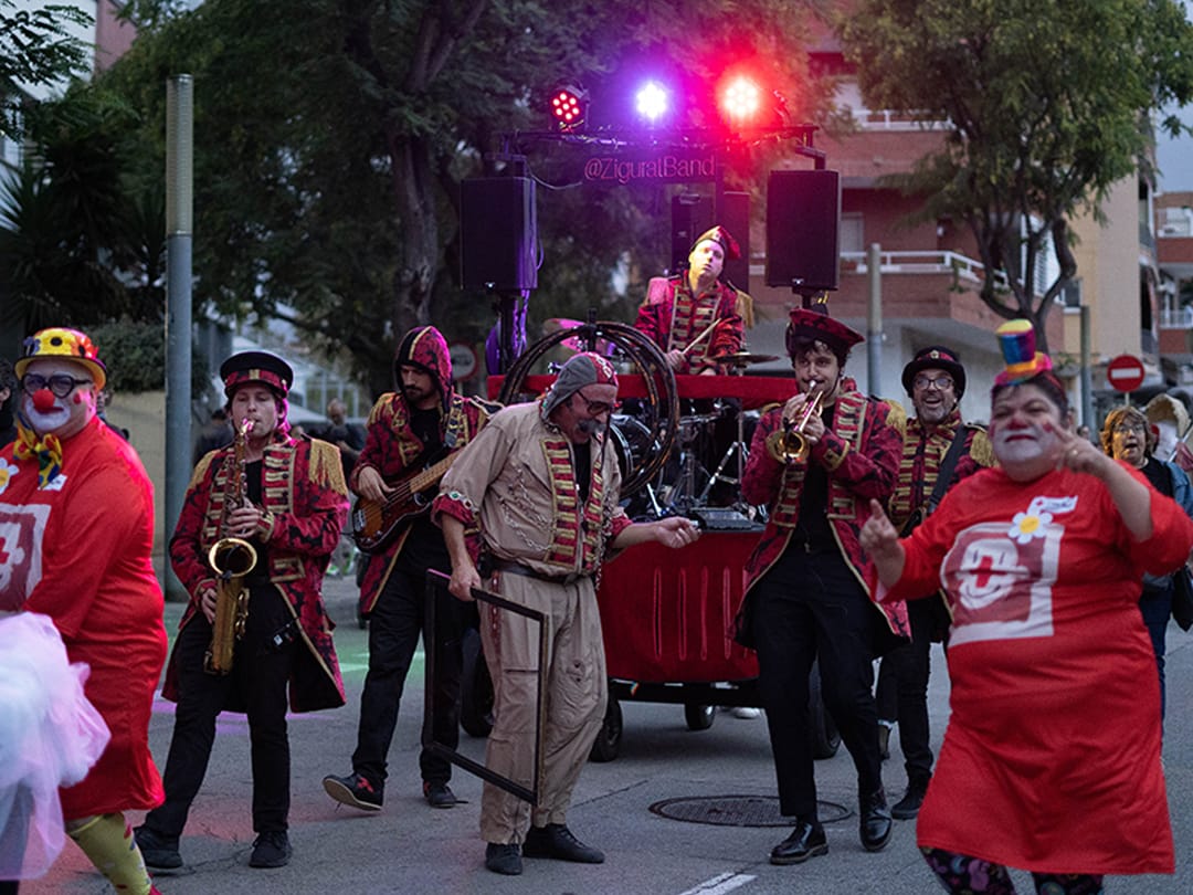 Zar-Suela Street: La Zigurat Circus Band