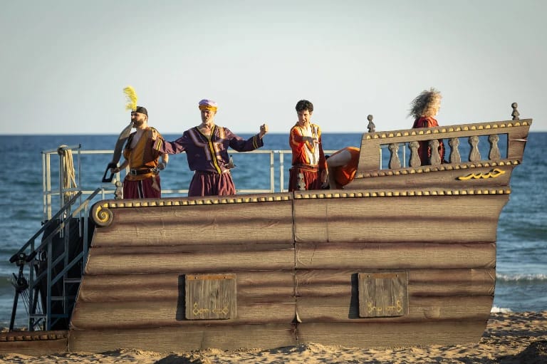 El Desembarco Pirata toma la playa de Castelldefels