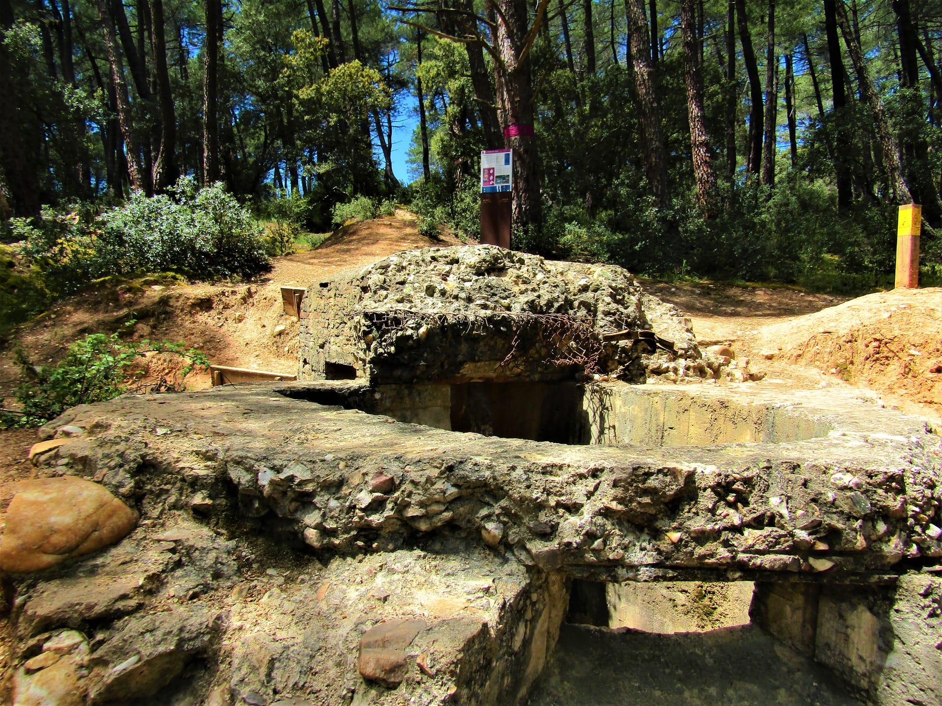 Navalcarbón: búnkeres y naturaleza en Las Rozas