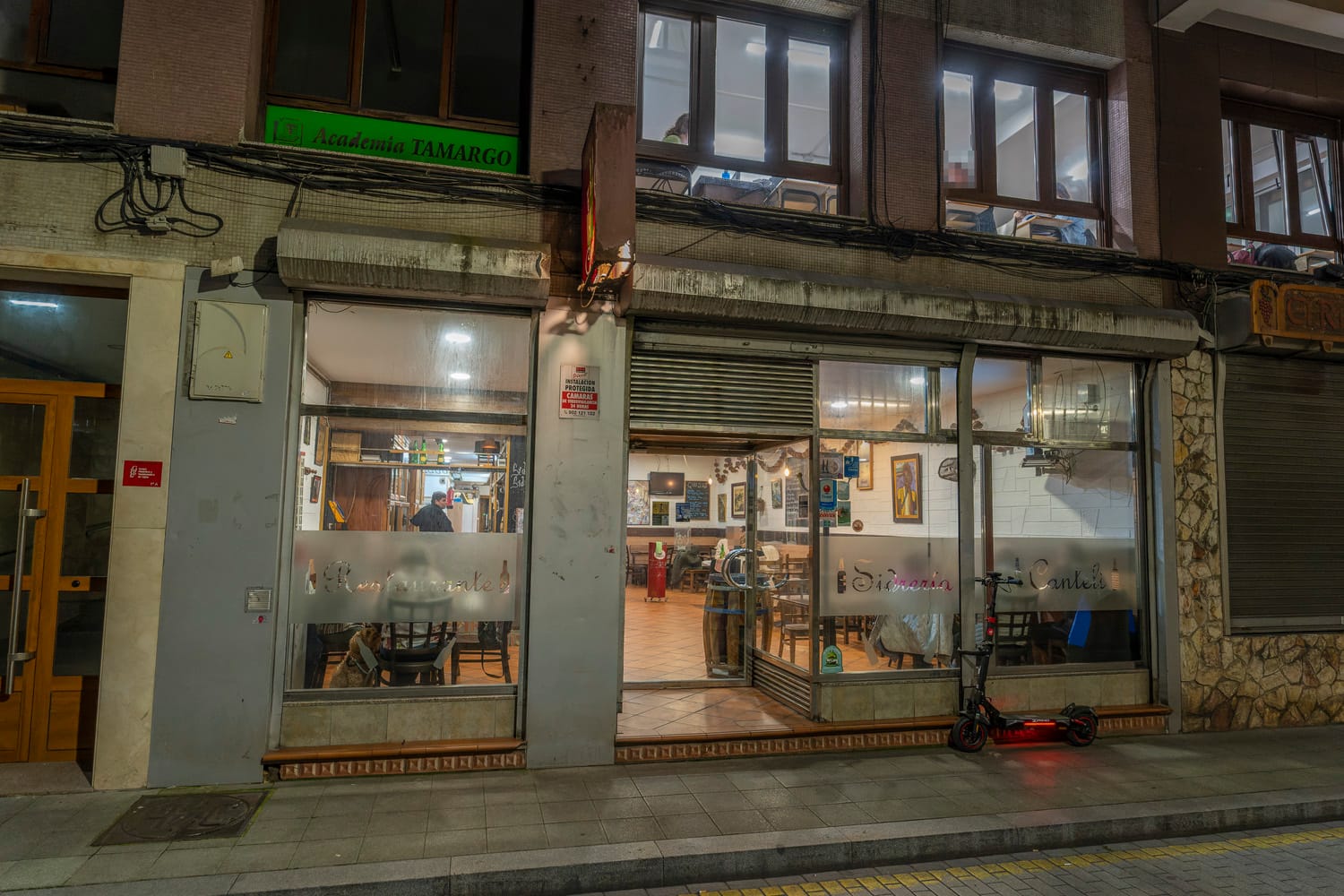 Comer en Sidrería Canteli en Gijón
