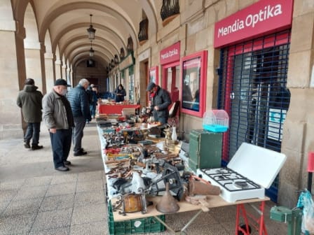 Mercado dominical de coleccionismo