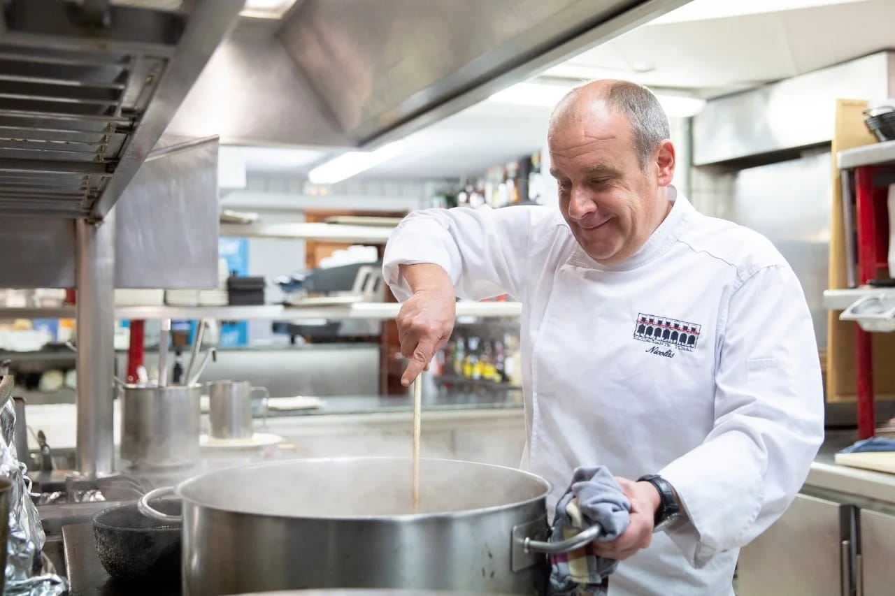 San Nicolás La Cocina Vasca: tradición y pintxos en Pamplona