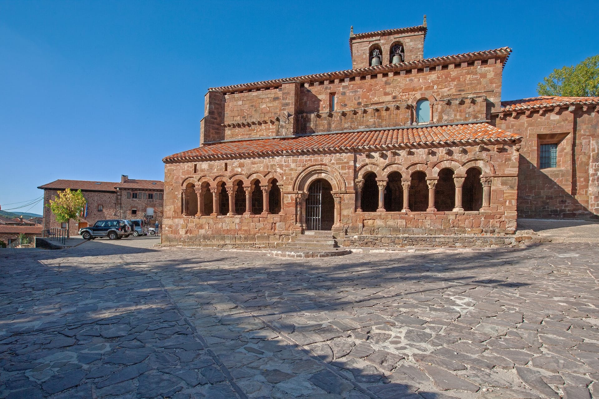 Pineda de la Sierra: románico y alta montaña burgalesa