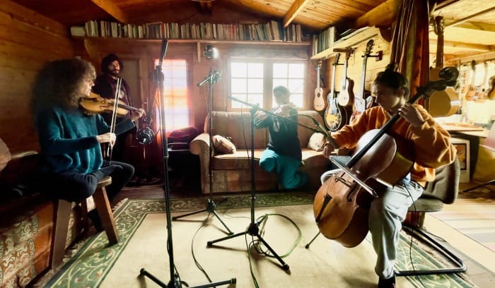 Improvisóns lleva música en directo al Pub Momo