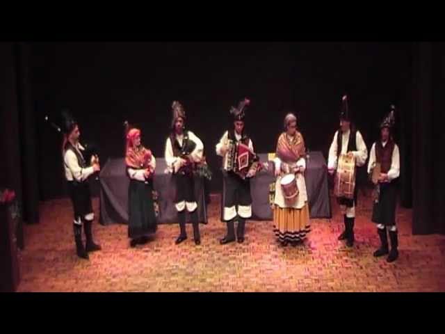 Actuación del grupo Os de Algures