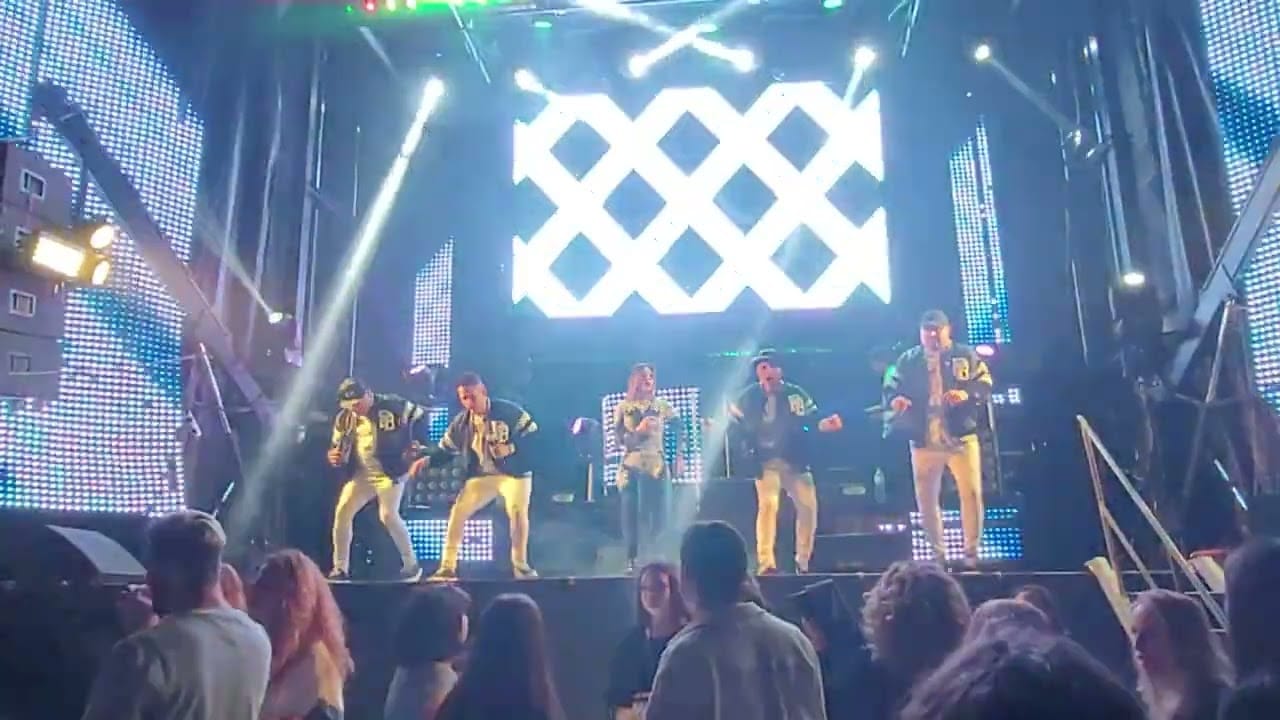 Actuación de Grupo La Bamba