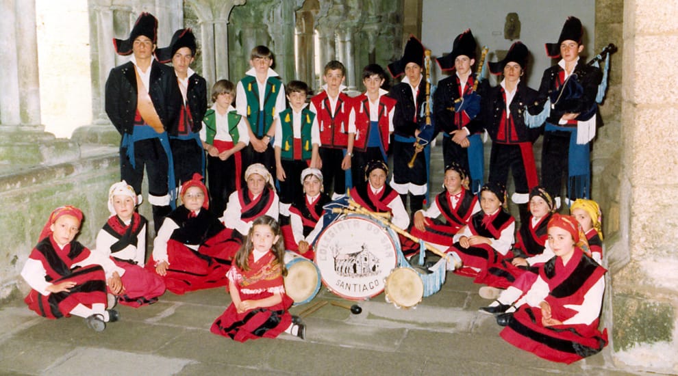 Propuestas musicales con DJ Javi Rial y Agrupación folklórica Colexiata de Sar