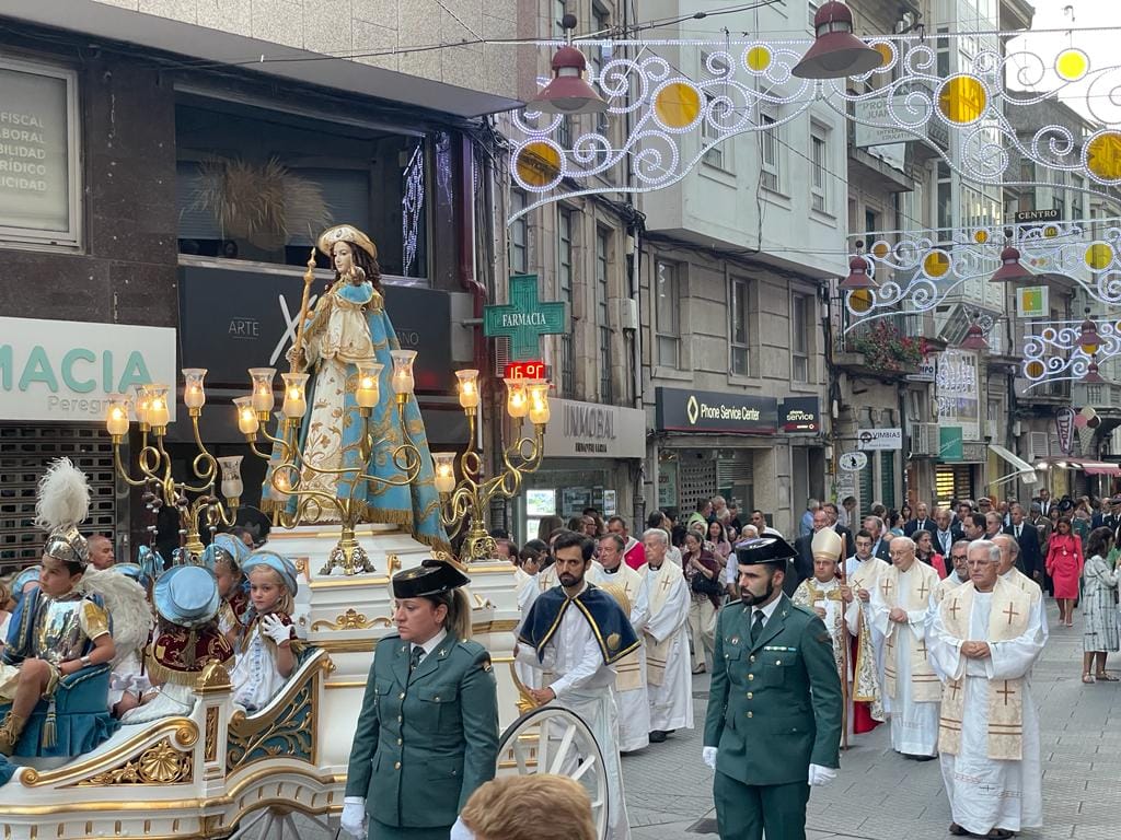 Misa Pontifical y Procesión de la Virgen Peregrina