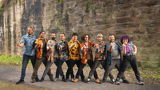 A histórica libraría Cartabón celebra catro décadas con música en directo