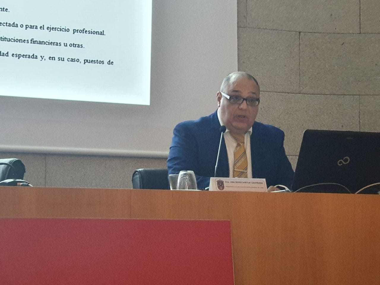 Charla sobre la regularización de inmigrantes