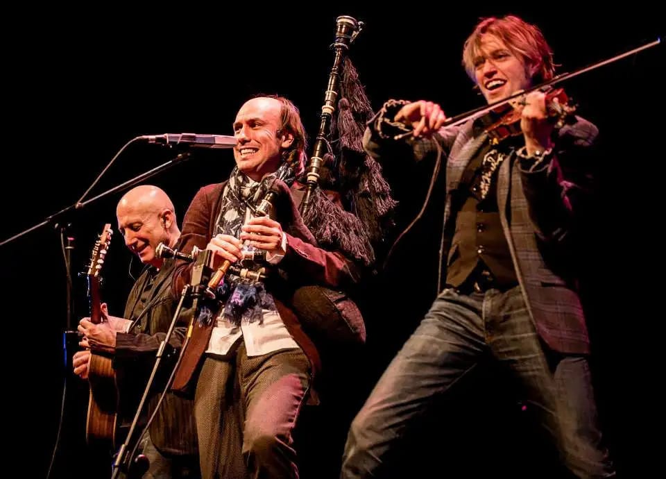 Folk na beira do Sar