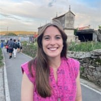 Obradoiro A invención dos pololos. Traxe folclórico, tradicional e cosmopolita