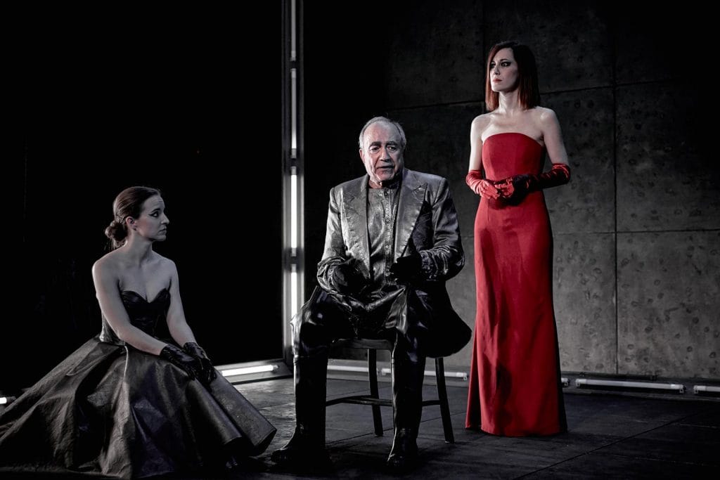 Eloisa está debajo de un almendro