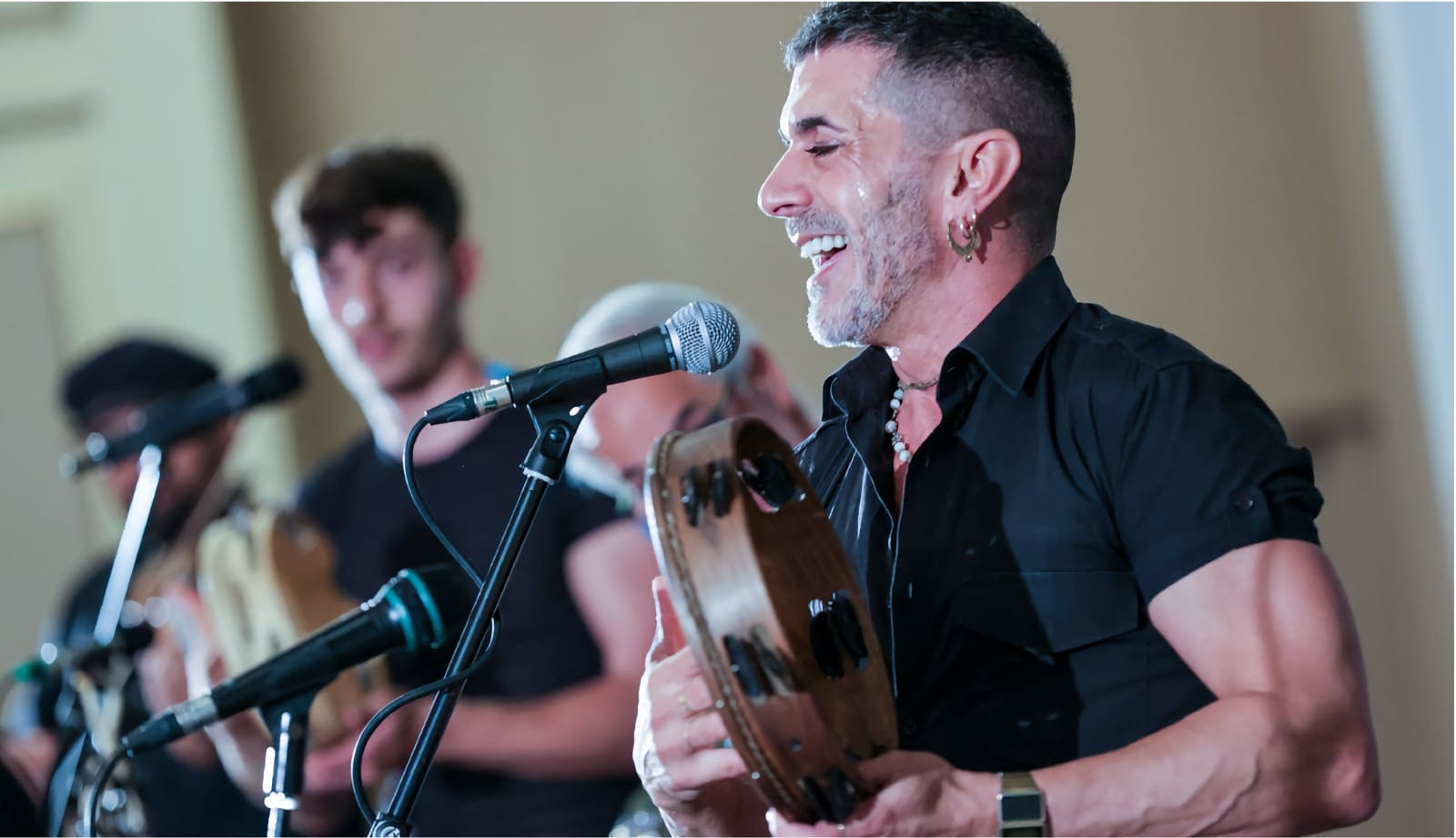 Xisco Feijoó hace un viaje por la tradición musical