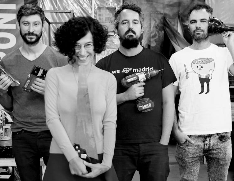 Taller de construcción de hinchables con plástico usado