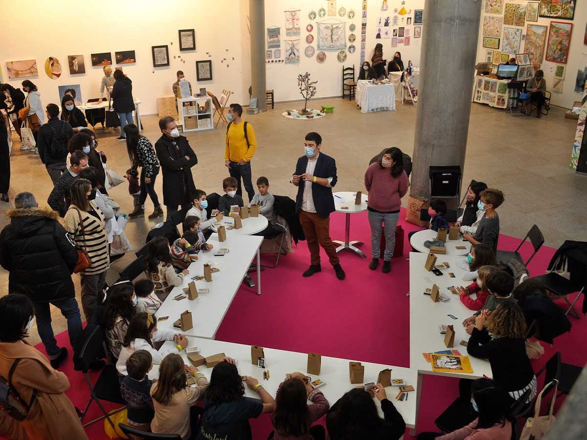 'TODOS, A LA VEZ, AL MISMO TIEMPO' CON ÓSCAR FERNÁNDEZ