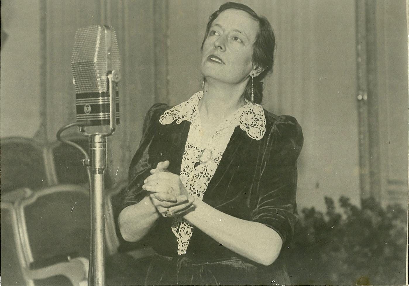 Conferencia de Montserrat y Mercè Bonet Agustí