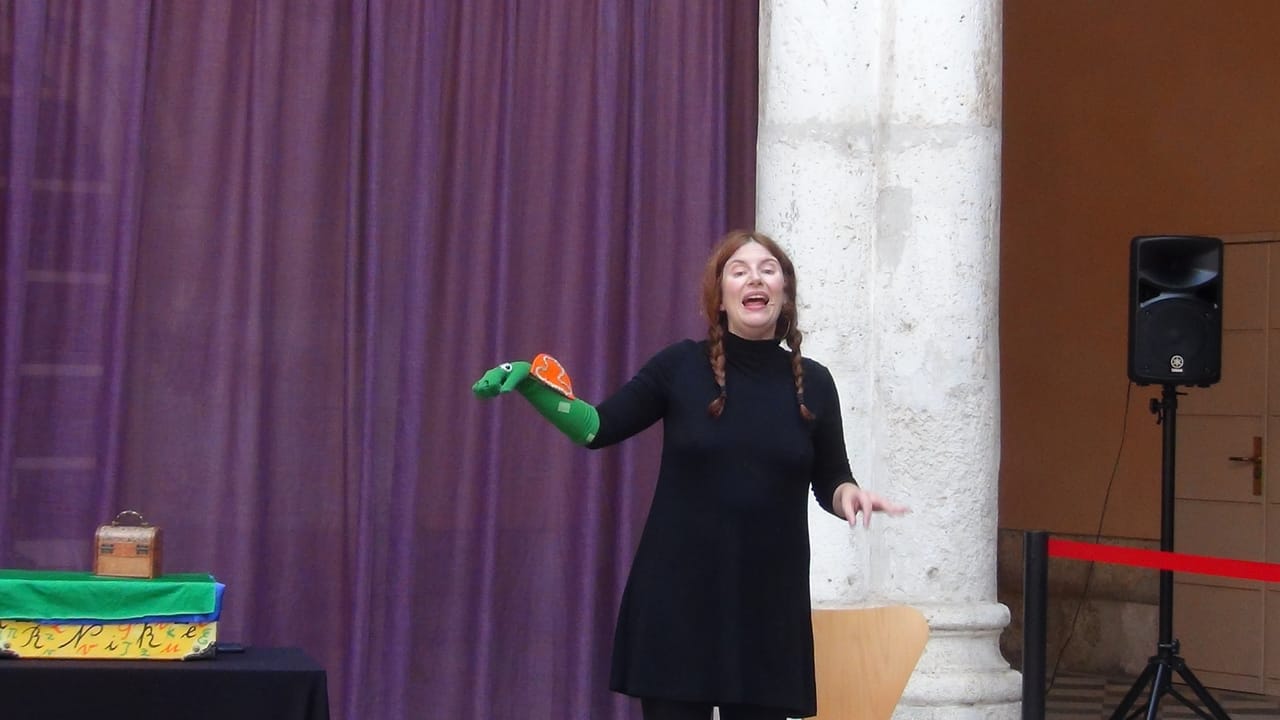 Sábados miúdos. Sesión de contacontos “Nano vai á escola”