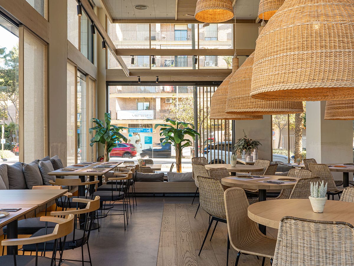 Saona Torrent: cocina mediterránea y terraza en el centro