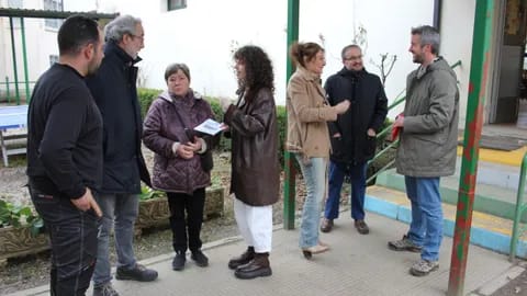 Reunión vecinal sobre nuevas líneas de bus urbano