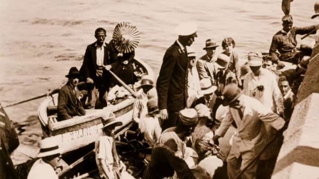 Proyección del Noticiario de Vigo (Cinemóvil Rèclame nº2) de José Gil