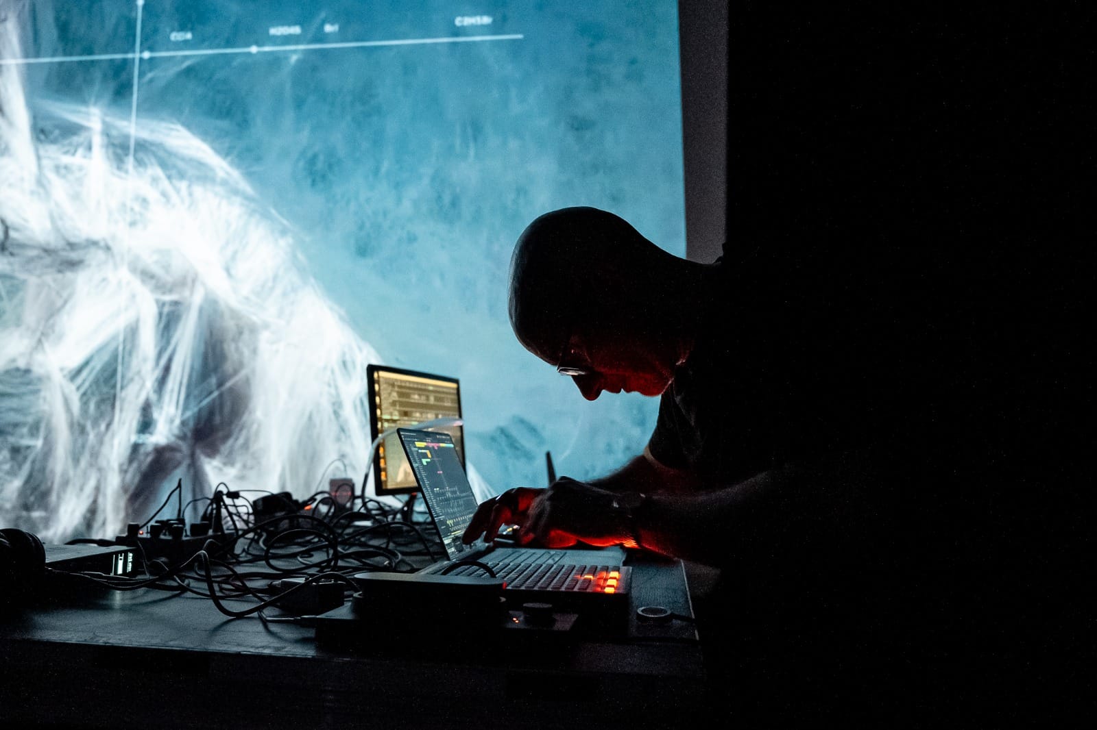 Ruido Interno lleva al MAS el arte generativo de Iván Puñal