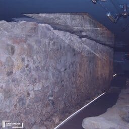 Visita Guiada al Centro Arqueológico de la Muralla Medieval