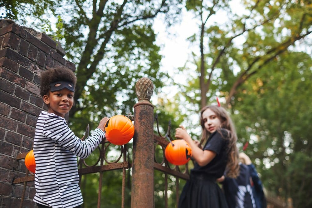 Protesta en Halloween por el estado de un parque infantil