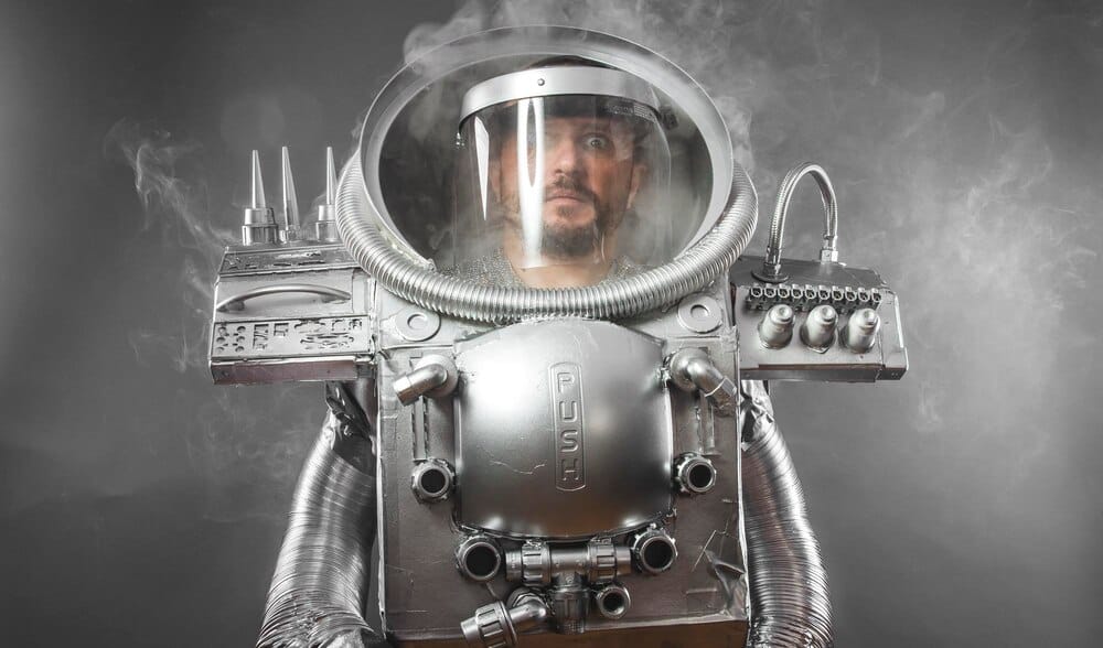 Historia de los trajes especiales: de la escafandra de Emilio Herrera a los trajes marcianos
