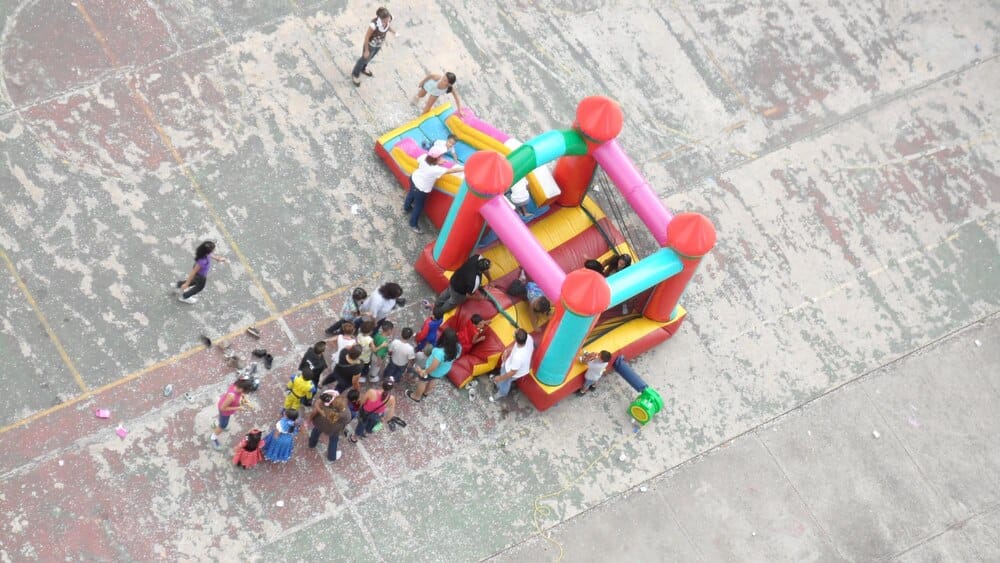 Fiesta infantil en Mariñeiros-Peruleiro