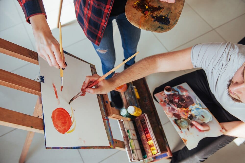 'Crea tu propia obra' con técnicas mixtas