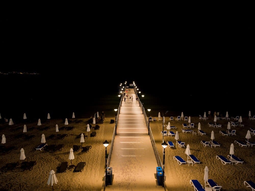 Espectáculo de drones y desfile de tropas