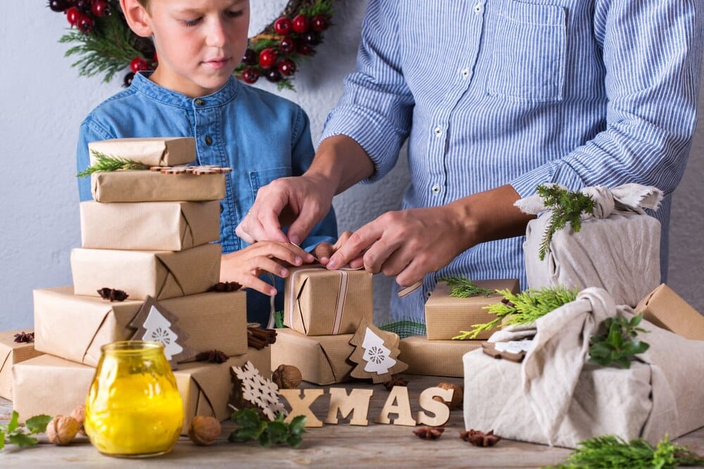 Campaña de Navidad 'Agasalla Sostible: Doa, reutiliza e comparte'