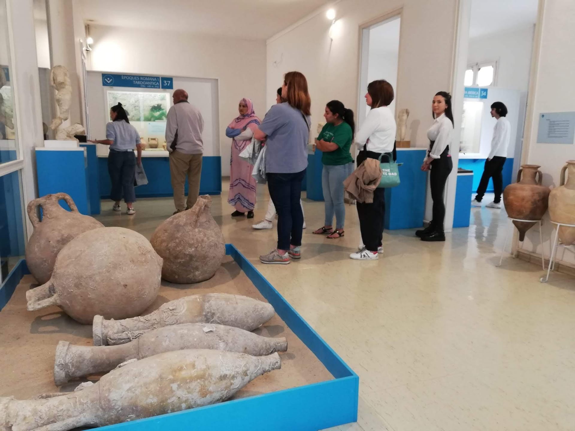 Los alumnos del colegio Maria Rosa Molas explican la cultura clásica