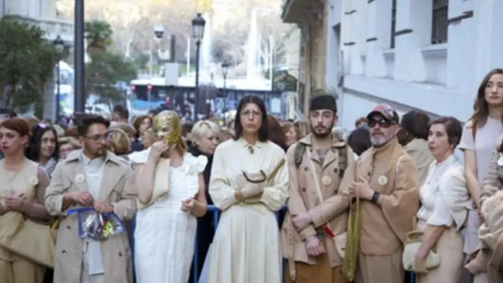 PERFORMANCE GRUPAL | Se nota, se siente, el beige es incluyente, Miss Beige