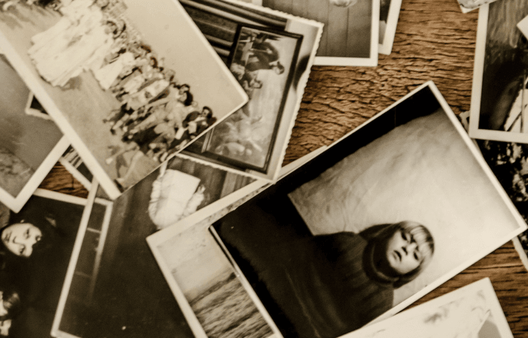 Iniciació a les narratives fotogràfiques feministes