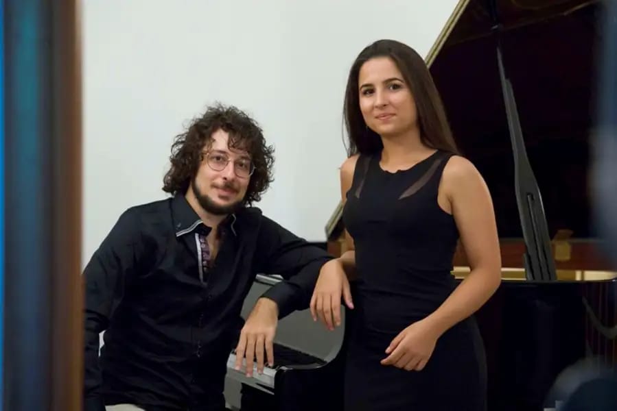 Piano a cuatro manos. Dúo Mimesi