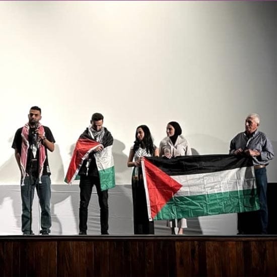 Proyección del documental: La raíz del olivo